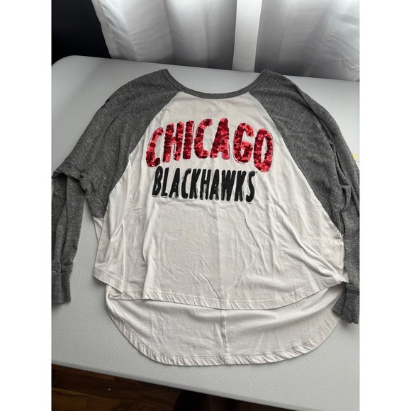 G-III 4Her Chicago Blackhawks Raglan Top Sequin Graphic Long Sleeve S - Picture 1 of 7